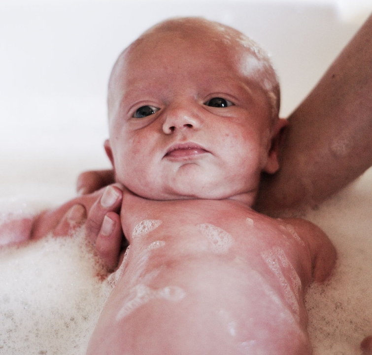 baby-bathingvanessapikerussel